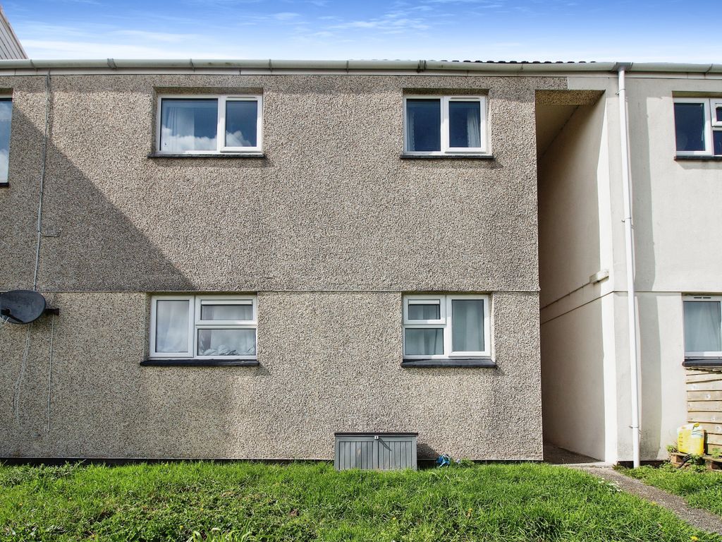 2 bed flat for sale in Tregundy Road, Perranporth TR6, £200,000