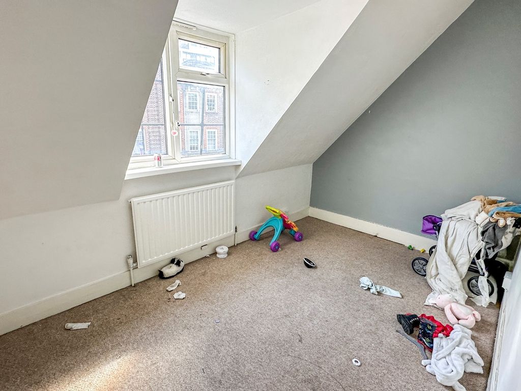 2 bed maisonette for sale in High Street, Croydon CR0, £230,000