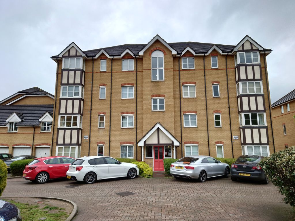 2 bed flat for sale in The Sidings, Bedford MK42, £170,000