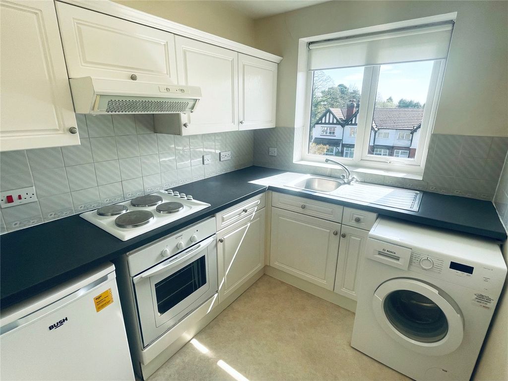 2 bed flat for sale in Stanley Road, Cheadle Hulme, Cheadle, Greater Manchester SK8, £160,000