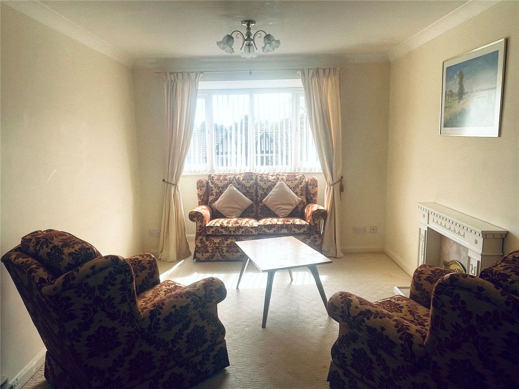 2 bed flat for sale in Stanley Road, Cheadle Hulme, Cheadle, Greater Manchester SK8, £160,000