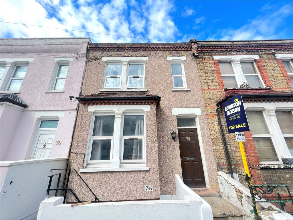 1 bed flat for sale in Sladedale Road, Plumstead Common, London SE18, £200,000
