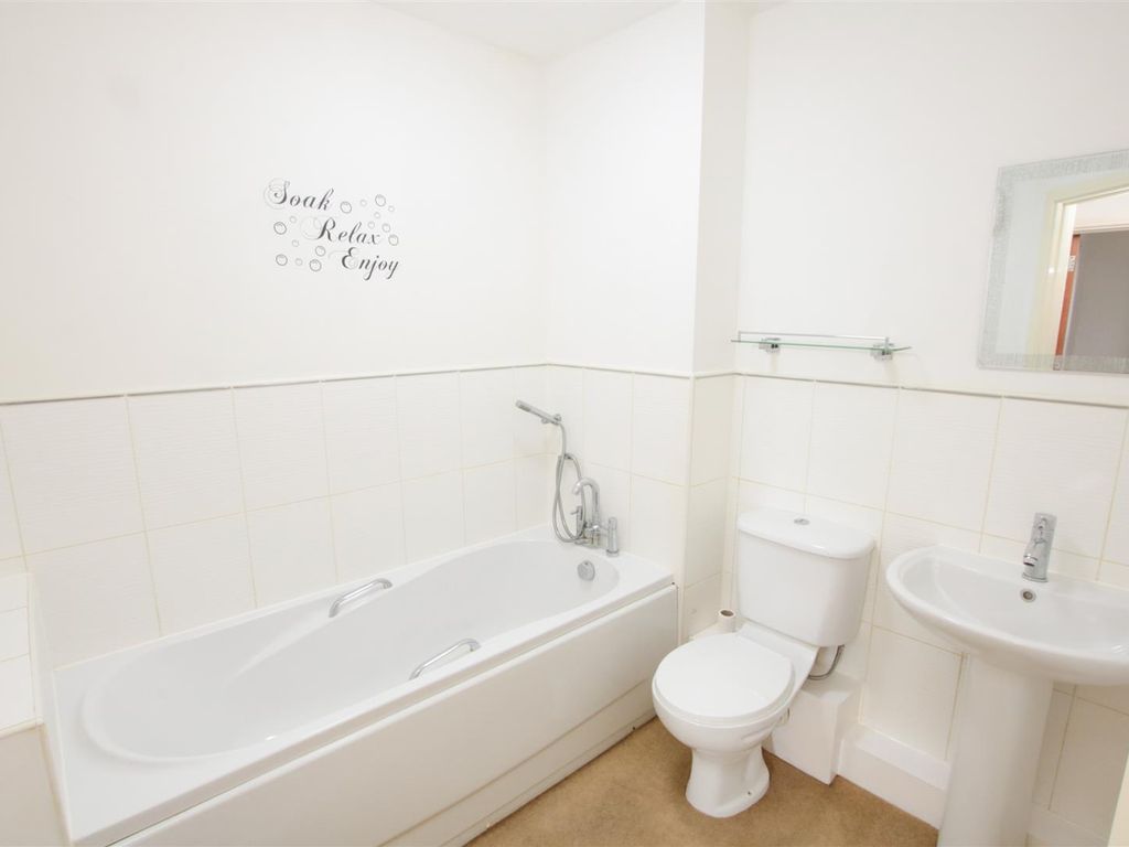 2 bed flat for sale in Cornflower Drive, Bessacarr, Doncaster DN4, £110,000