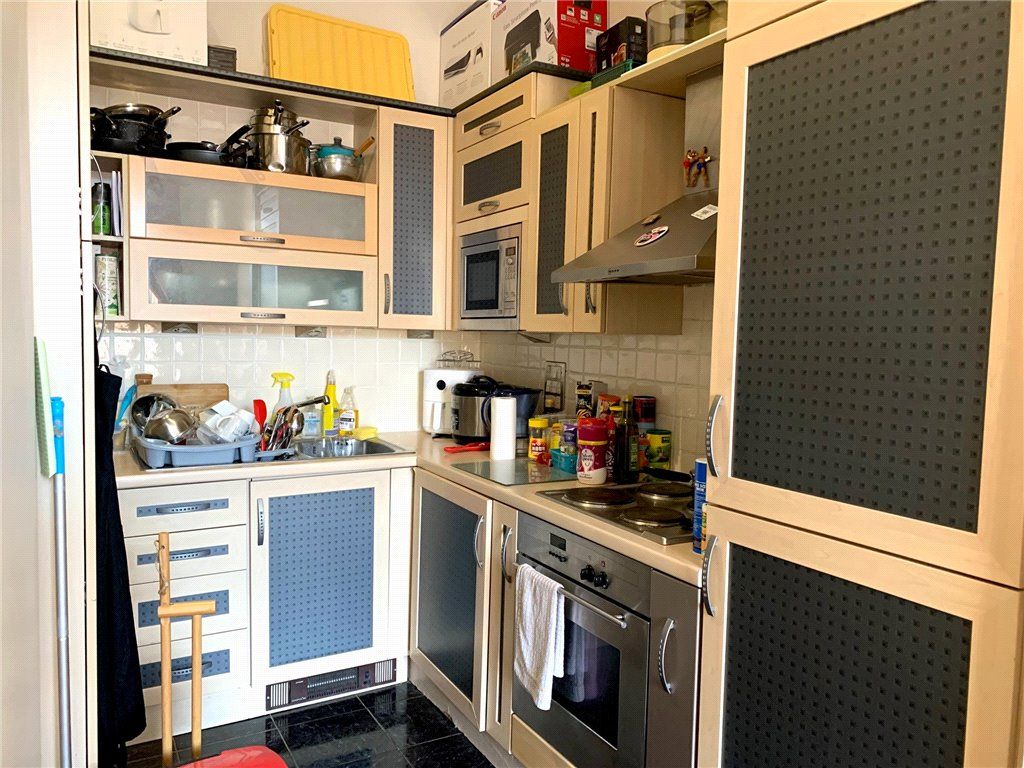 1 bed flat for sale in Canute Road, Southampton, Hampshire SO14, £145,000