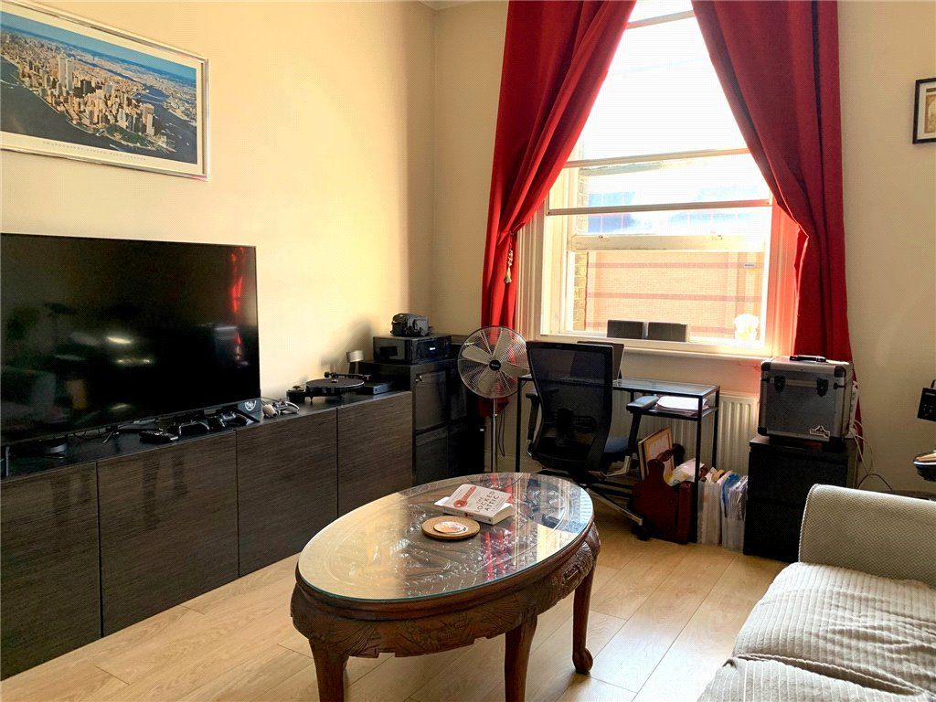 1 bed flat for sale in Canute Road, Southampton, Hampshire SO14, £145,000