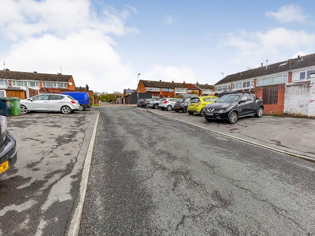 3 bed end terrace house for sale in Winding Mill South, Brierley Hill DY5, £160,000