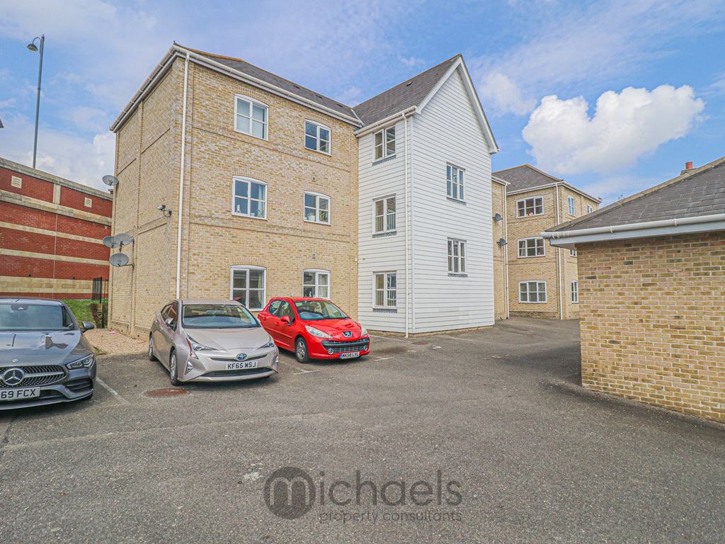 3 bed flat for sale in Capstan Place, Colchester CO4, £170,000