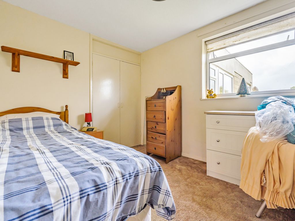 2 bed flat for sale in Grosvenor Bridge Road, Bath, Somerset BA1, £235,000