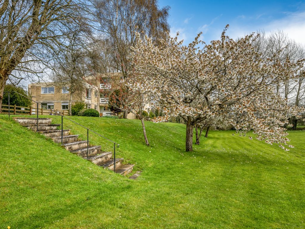 2 bed flat for sale in Grosvenor Bridge Road, Bath, Somerset BA1, £235,000