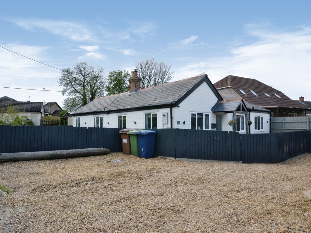 4 bed detached bungalow for sale in Selwyn Corner, Guyhirn, Wisbech PE13, £260,000