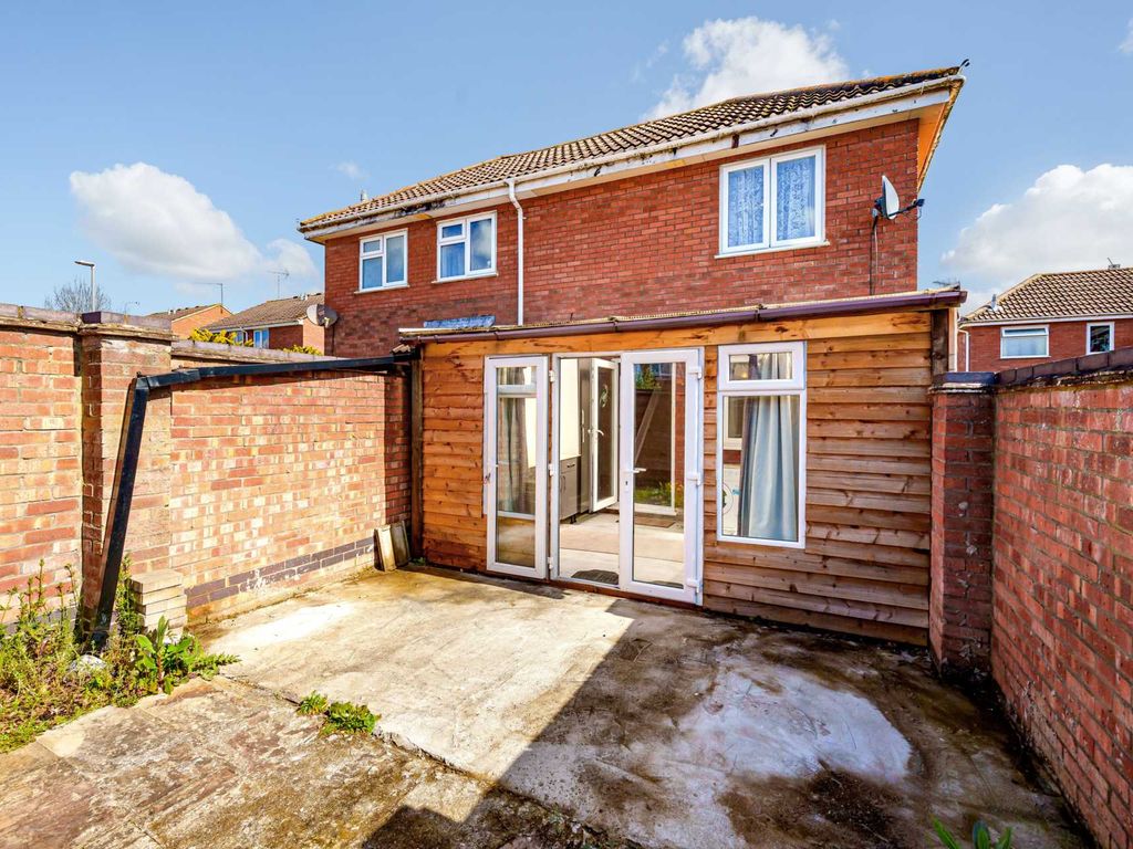 1 bed end terrace house for sale in Lalande Close, Wokingham RG41, £240,000