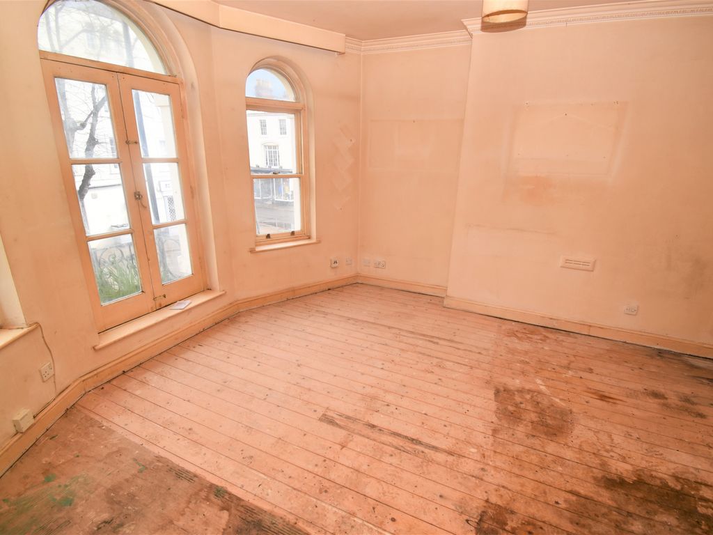 1 bed flat for sale in 18 Portland Street, Leamington Spa, Warwickshire CV32, £165,000