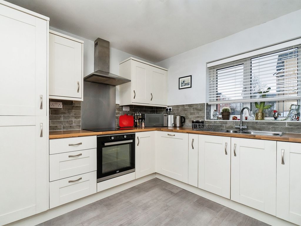 1 bed flat for sale in Butlers Close, St. George, Bristol BS5, £180,000