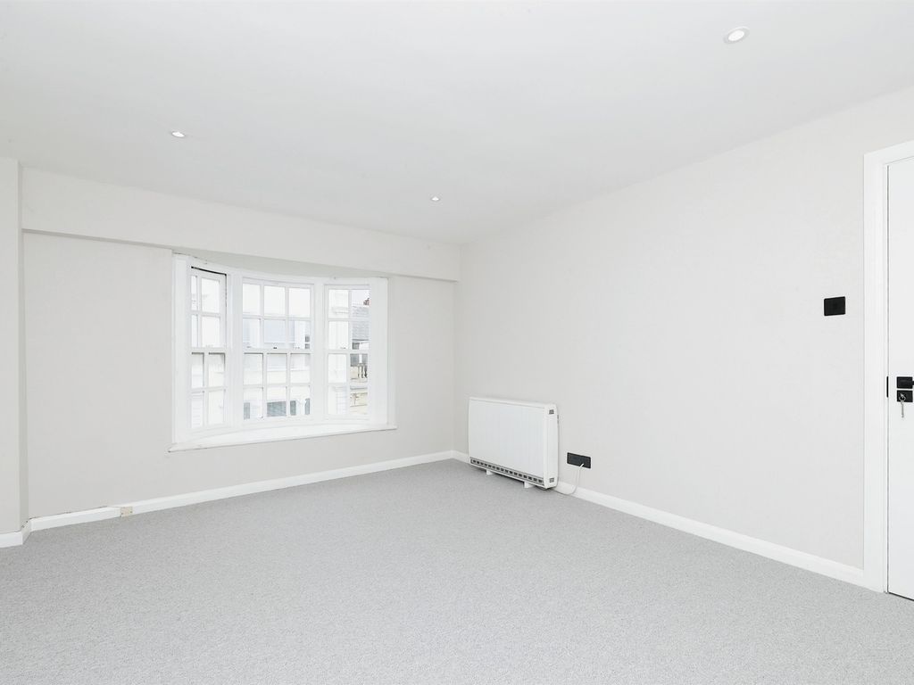 2 bed flat for sale in Bartholomews, Brighton BN1, £325,000