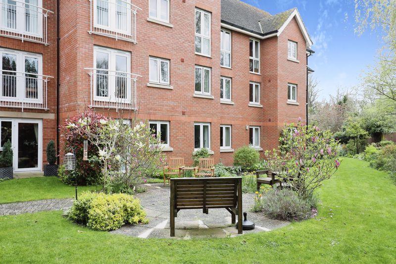 1 bed flat for sale in Hathaway Court, Stratford-Upon-Avon CV37, £130,000