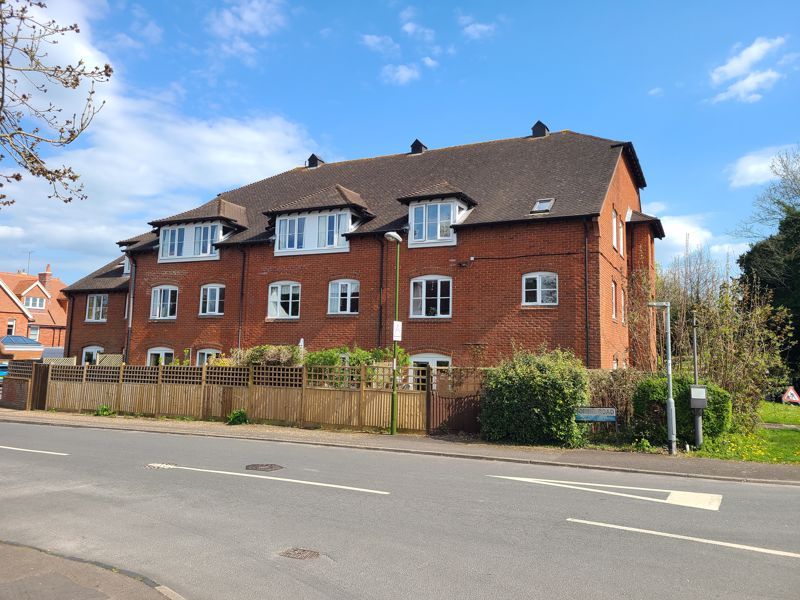 1 bed flat for sale in Goring Road, Steyning BN44, £115,000