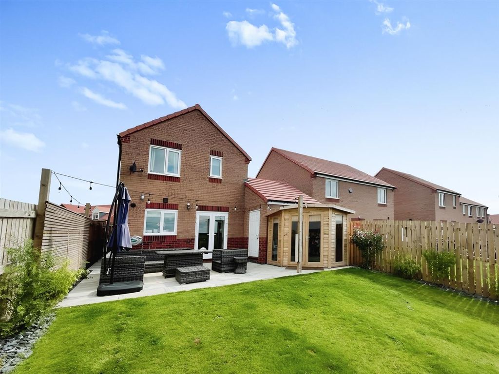 3 bed detached house for sale in Sir Brian Way, Bilsthorpe, Newark NG22, £220,000