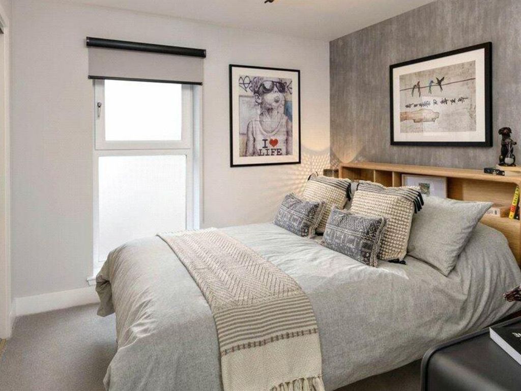 1 bed flat for sale in James Street, Birmingham B3, £185,000