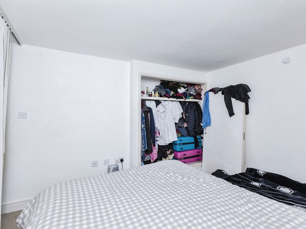 2 bed flat for sale in Lee Street, Leicester LE1, £100,000