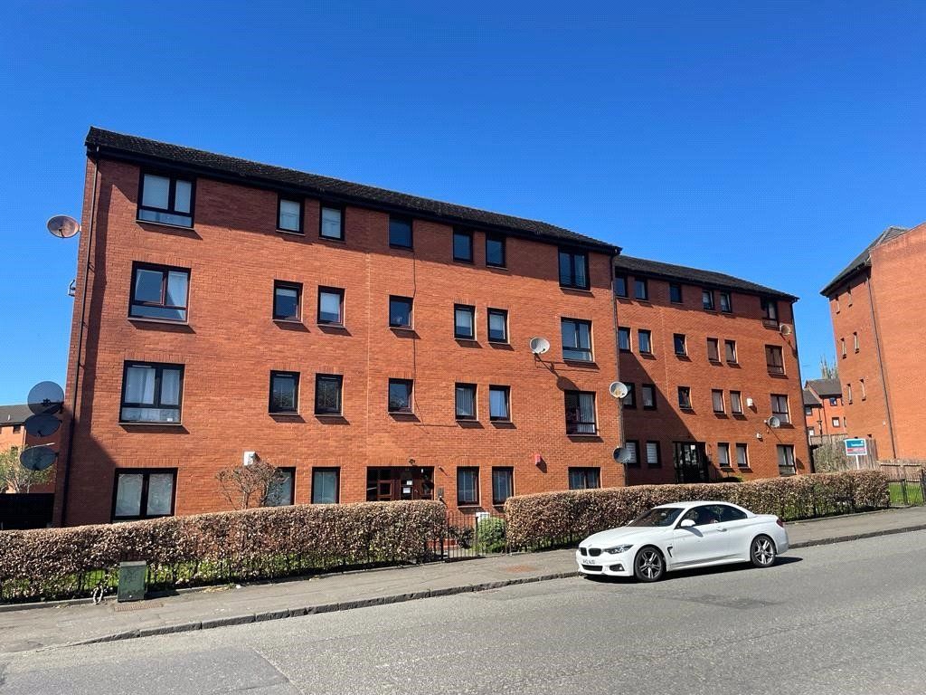 2 bed flat for sale in Cathcart Road, Rutherglen, Glasgow, South Lanarkshire G73, £100,000