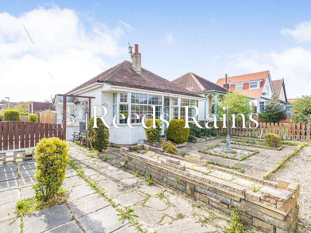 3 bed bungalow for sale in Bispham Road, Blackpool, Lancashire FY2, £200,000