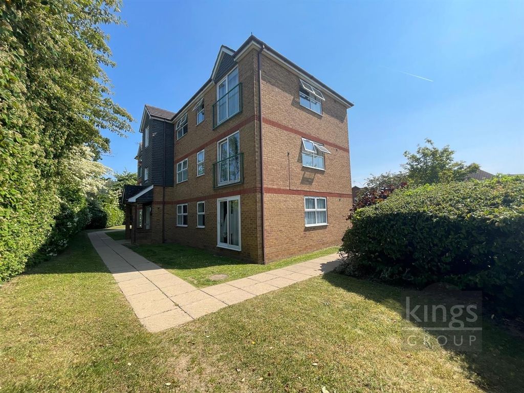 1 bed flat for sale in Wedgewood Drive, Church Langley, Harlow CM17, £190,000