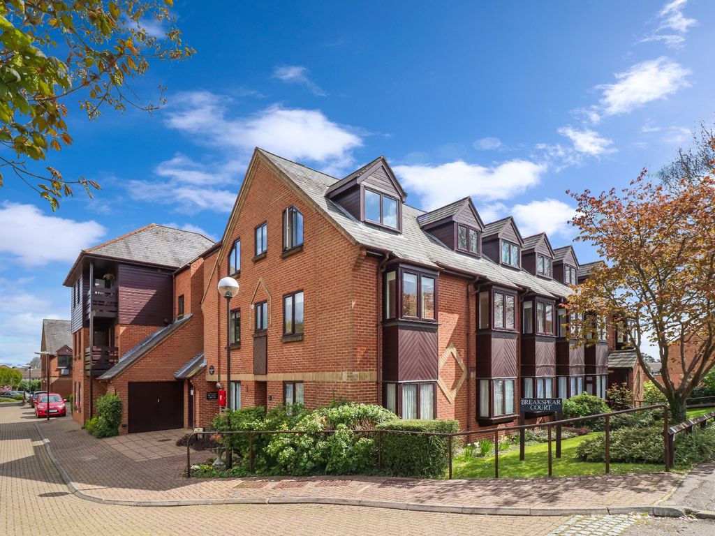 1 bed flat for sale in Breakspear Court, The Crescent, Abbots Langley WD5, £170,000