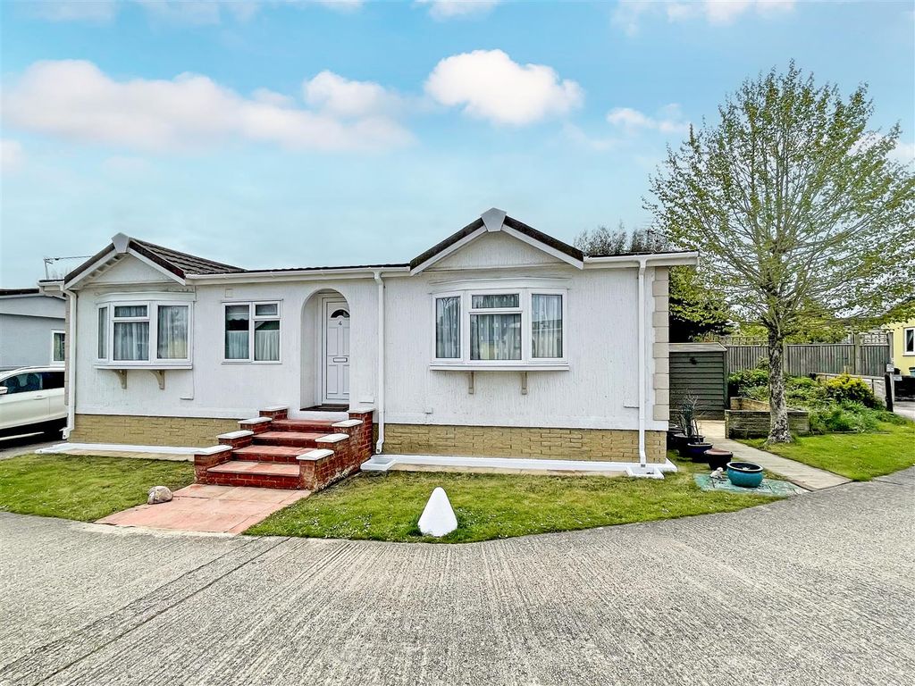 2 bed mobile/park home for sale in The Marigolds, Shripney Road, Bognor Regis PO22, £129,950