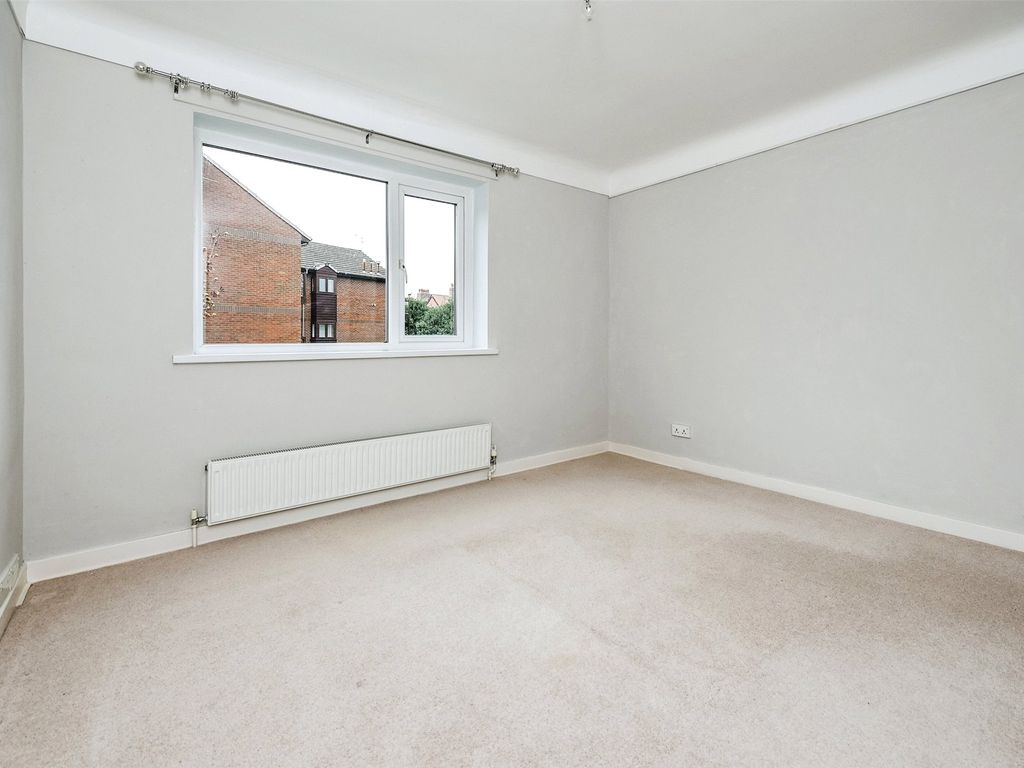 2 bed flat for sale in Hamilton Court, Merrilocks Road L23, £170,000
