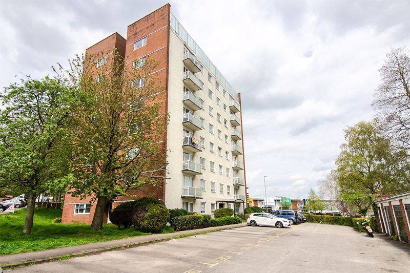 2 bed flat for sale in Hobs Road, Lichfield WS13, £115,000