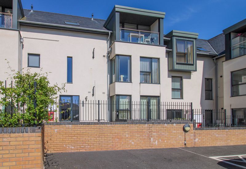 2 bed flat for sale in Dixton Road, Monmouth NP25, £235,000