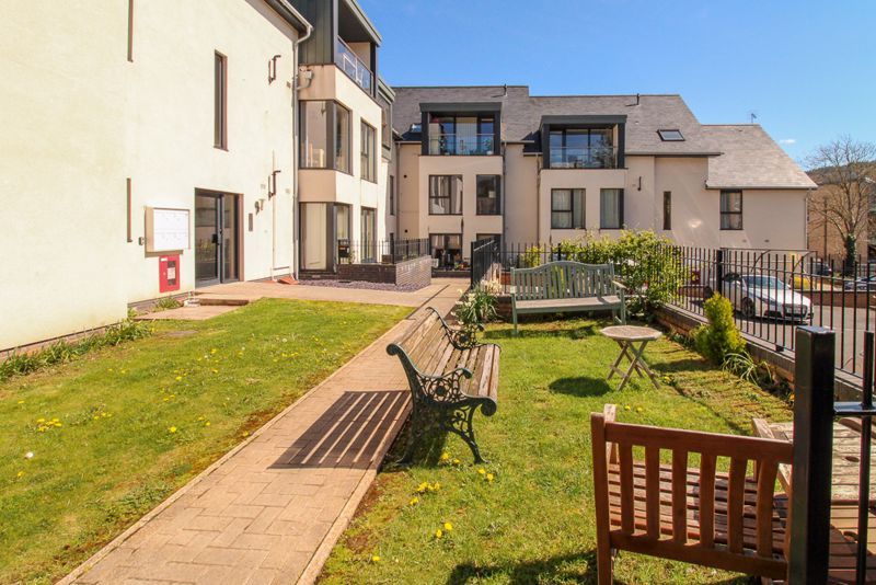 2 bed flat for sale in Dixton Road, Monmouth NP25, £235,000