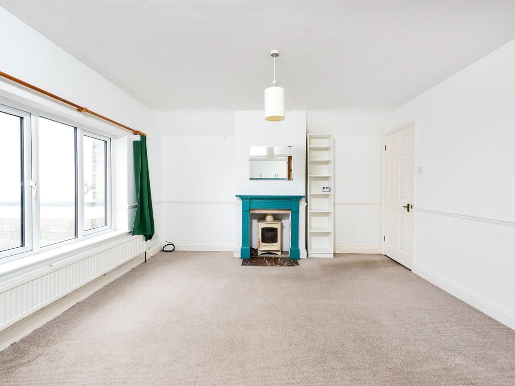 2 bed flat for sale in Claremont Buildings, Bath BA1, £300,000