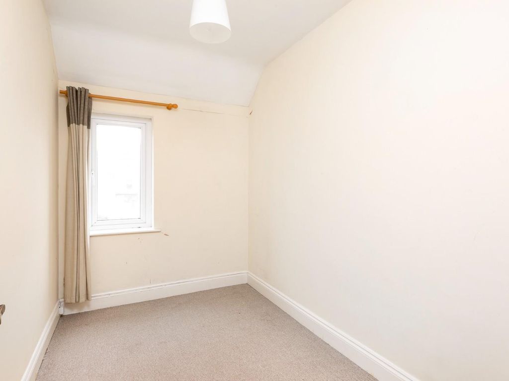 2 bed flat for sale in Claremont Buildings, Bath BA1, £300,000