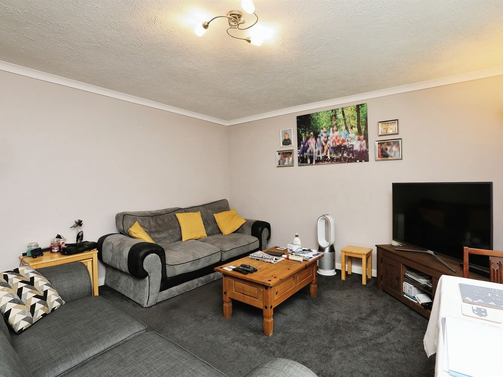 2 bed flat for sale in Woodside Court, Lisvane, Cardiff CF14, £180,000