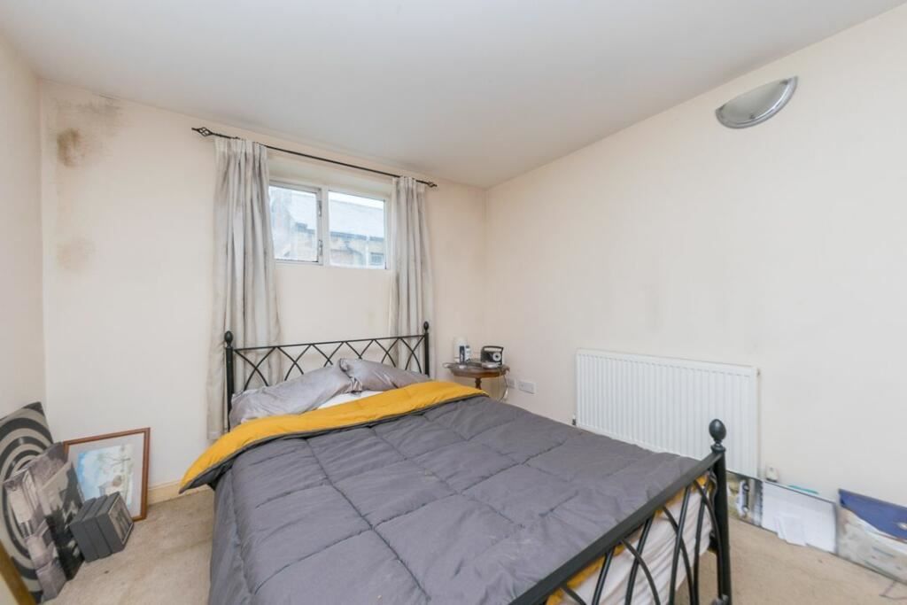 2 bed flat for sale in Bond Street, Dewsbury WF13, £55,000