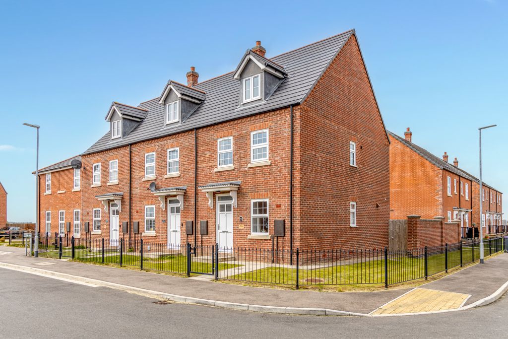 3 bed end terrace house for sale in Eton Way, Boston PE21, £199,950