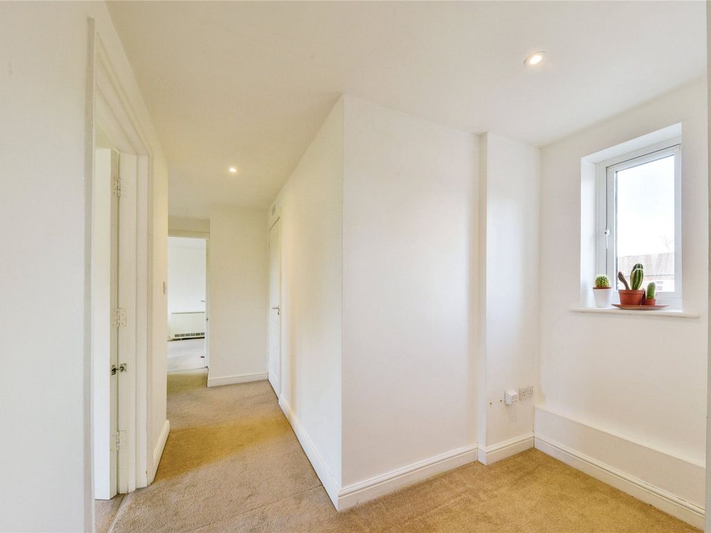 2 bed flat for sale in Apollo Way, Cambridge, Cambridgeshire CB4, £260,000