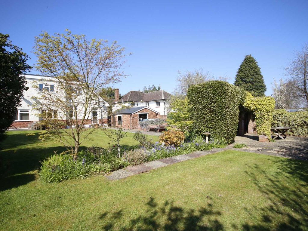 2 bed flat for sale in Hanfield Lodge, Merley, Wimborne BH21, £220,000