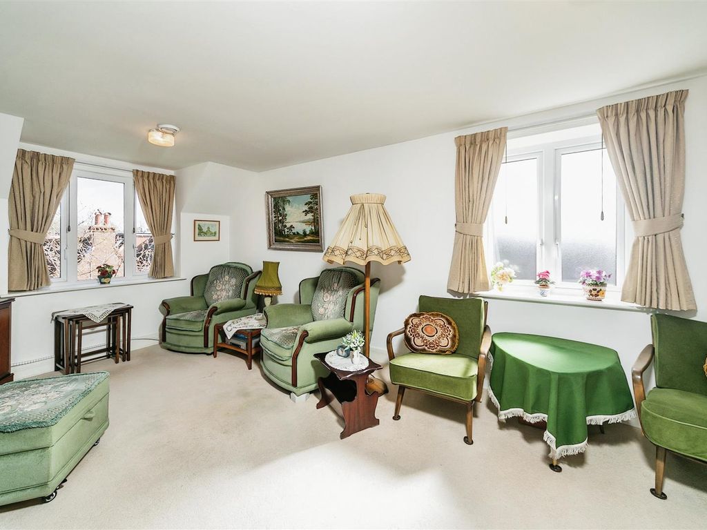 2 bed flat for sale in Abbotsmead Place, Caversham, Reading RG4, £310,000