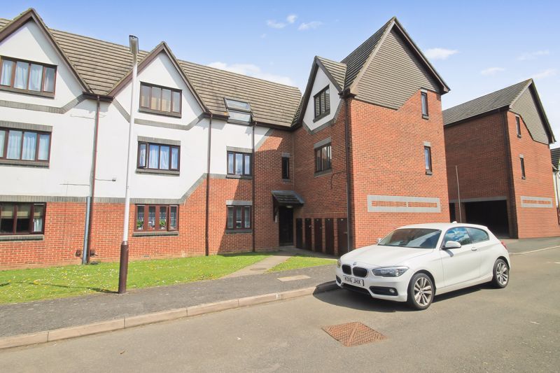1 bed flat for sale in Allington Close, Greenford UB6, £285,000