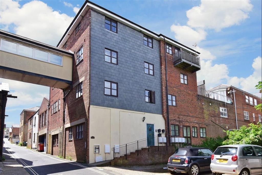 2 bed flat for sale in Union Road, Ryde, Isle Of Wight PO33, £115,000
