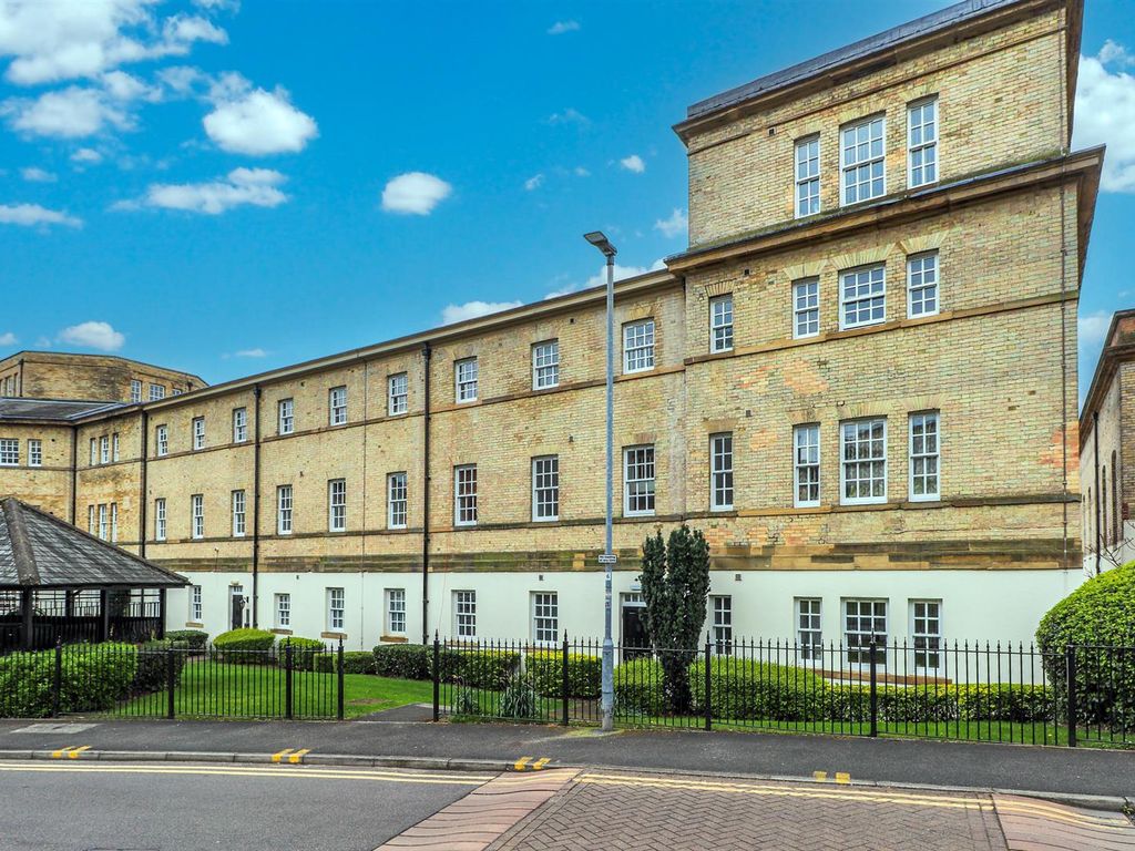 1 bed flat for sale in Parklands Manor, Wakefield WF1, £99,950