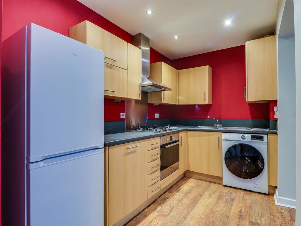 1 bed flat for sale in Parklands Manor, Wakefield WF1, £99,950