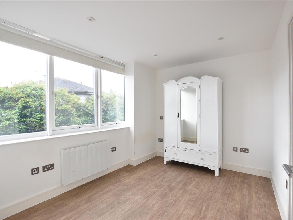 1 bed flat for sale in The Street, Ashtead KT21, £200,000