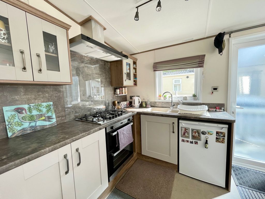 2 bed mobile/park home for sale in New River Bank, Littleport, Ely CB7, £90,000