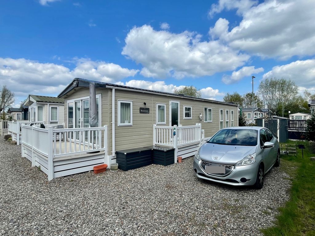 2 bed mobile/park home for sale in New River Bank, Littleport, Ely CB7, £90,000