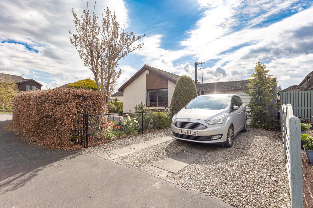 3 bed detached bungalow for sale in Highland Crescent, Crieff PH7, £245,000