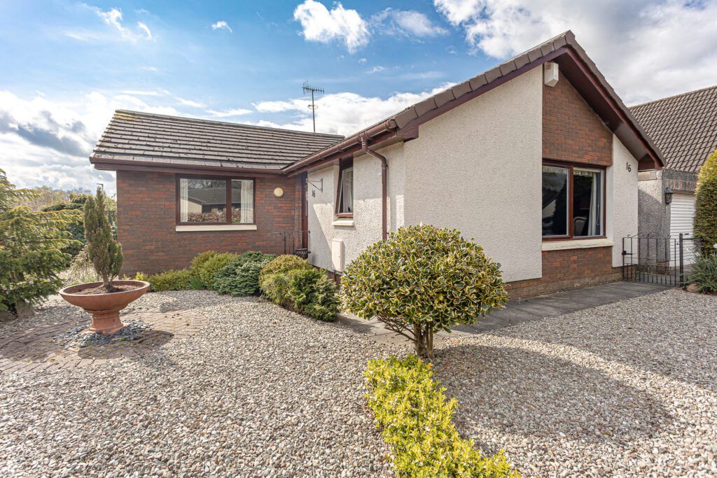 3 bed detached bungalow for sale in Highland Crescent, Crieff PH7, £245,000