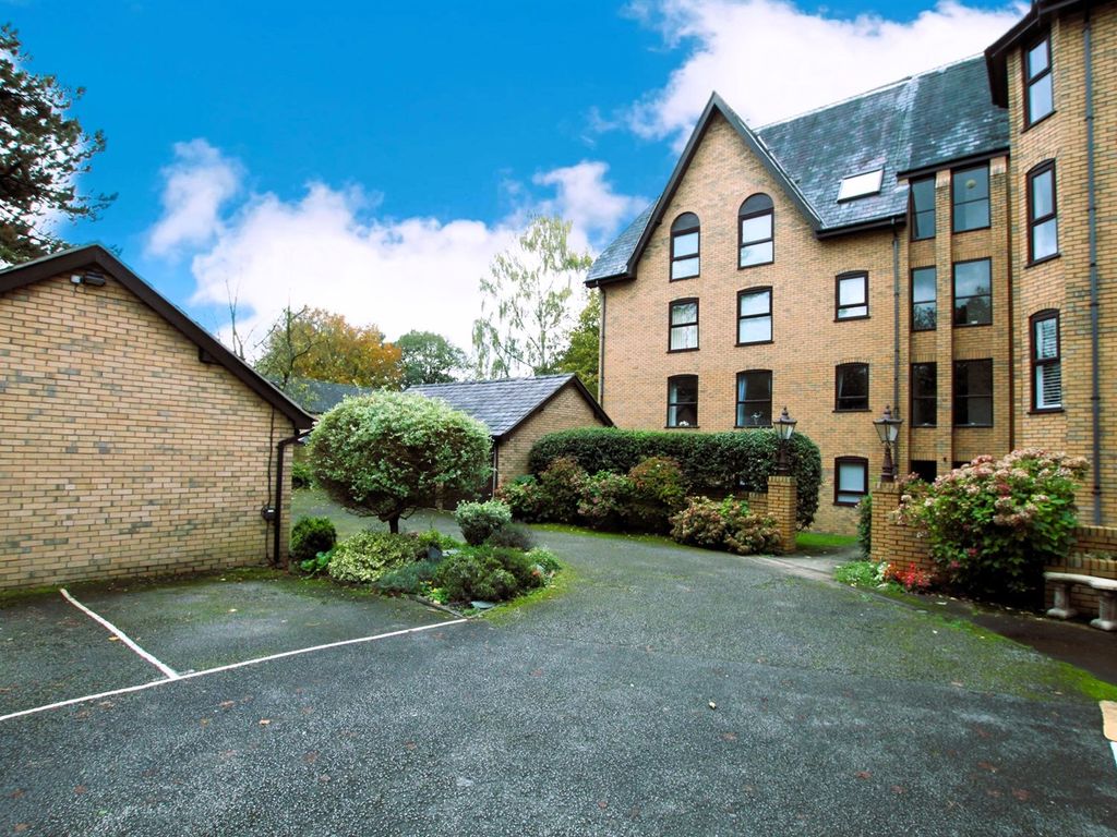 2 bed flat for sale in St. Margarets Road, Bowdon, Altrincham WA14, £230,000